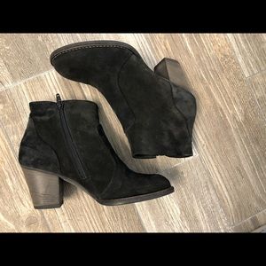 Designer Paul Green authentic booties. Size 37.